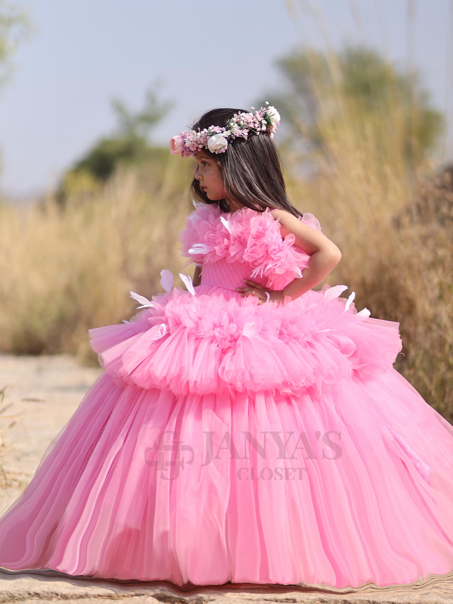 Princess Dreamer Dress With Feathers And Hair Pin *