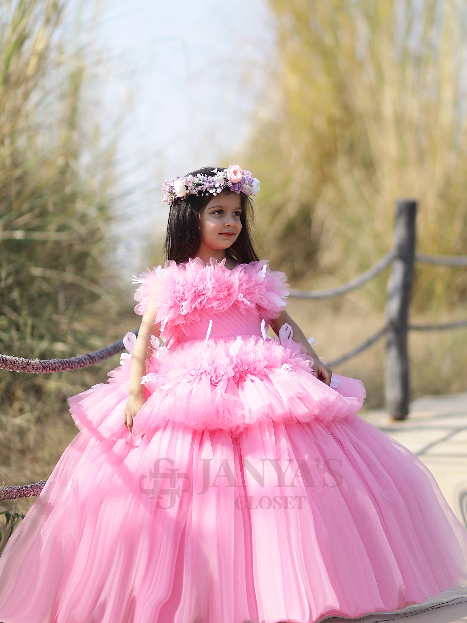 Princess Dreamer Dress With Feathers And Hair Pin *