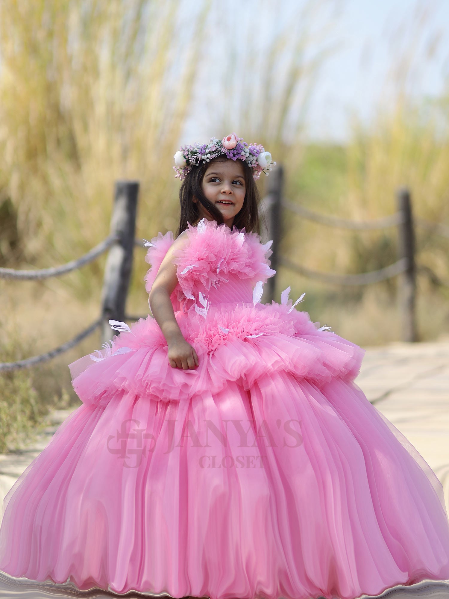 Princess Dreamer Dress With Feathers And Hair Pin *