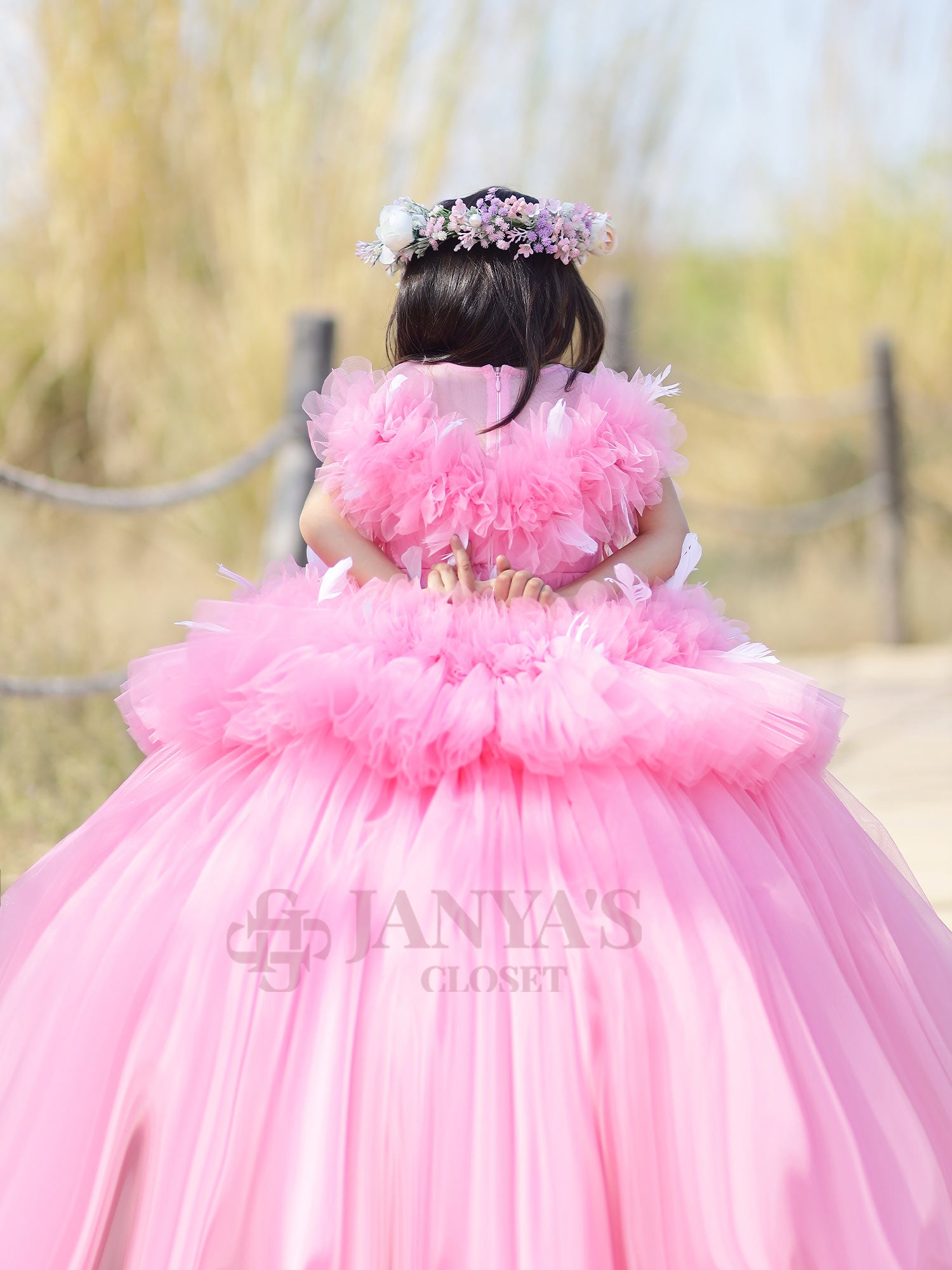 Princess Dreamer Dress With Feathers And Hair Pin *