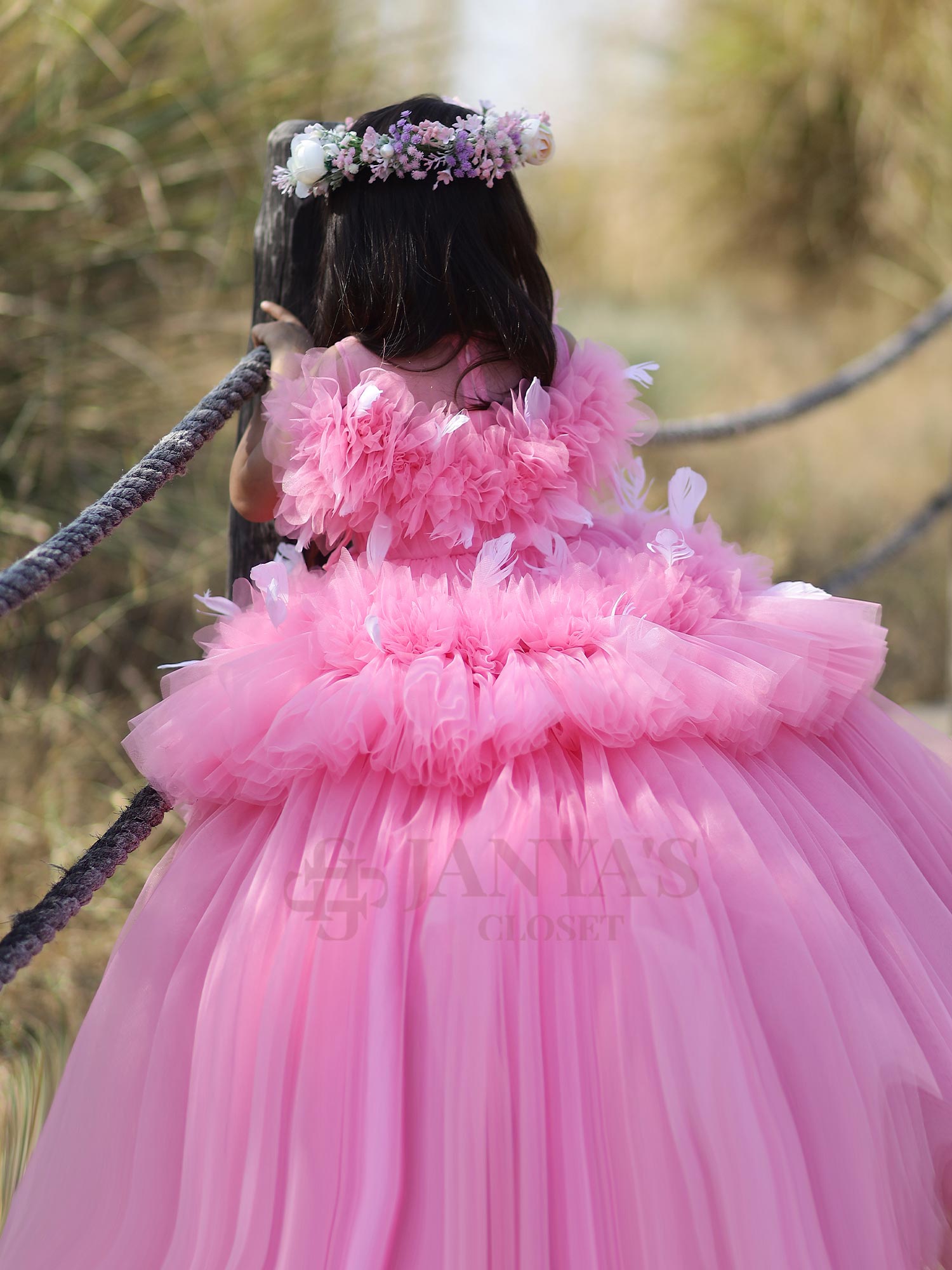 Princess Dreamer Dress With Feathers And Hair Pin *