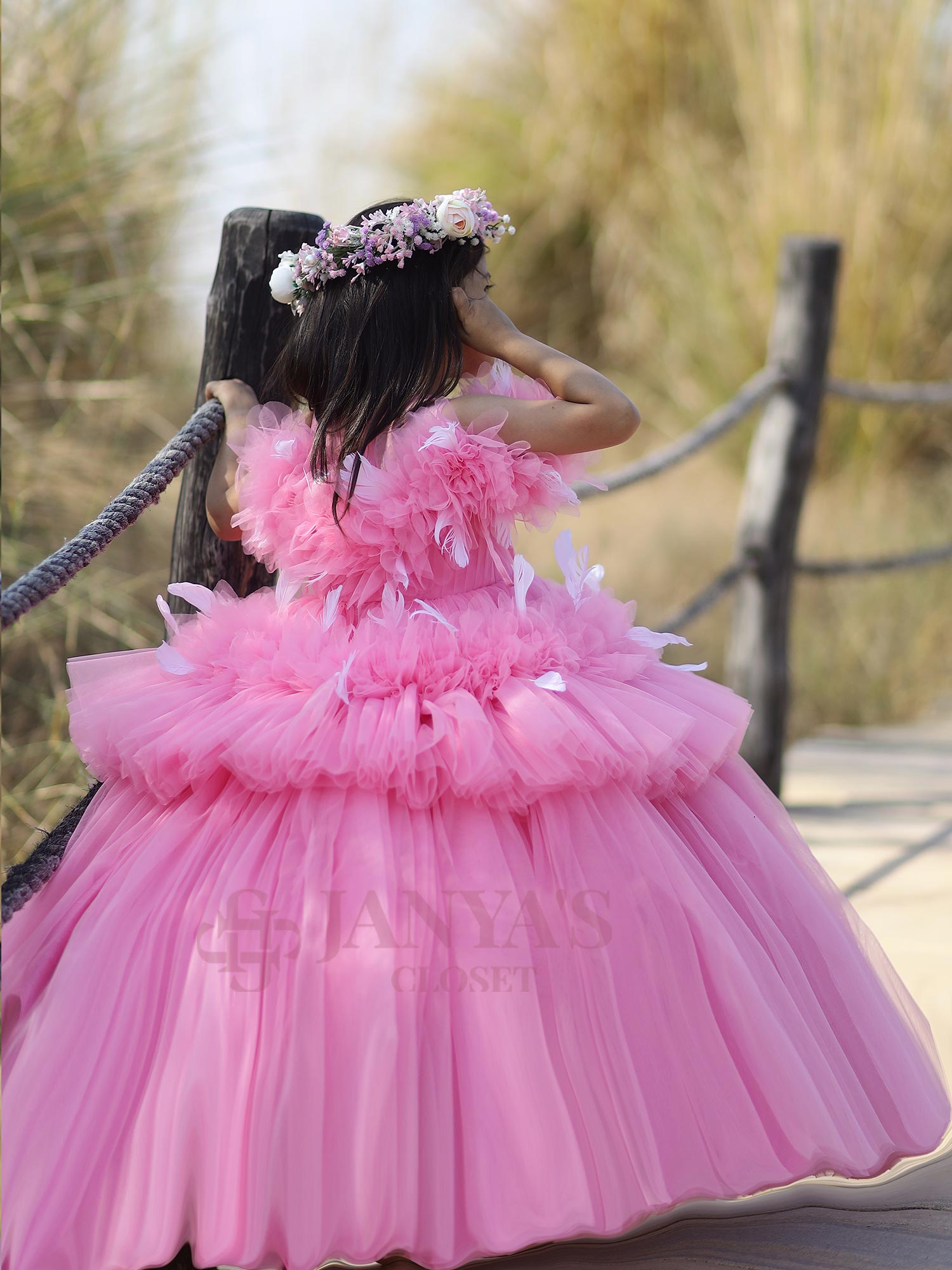 Princess Dreamer Dress With Feathers And Hair Pin *